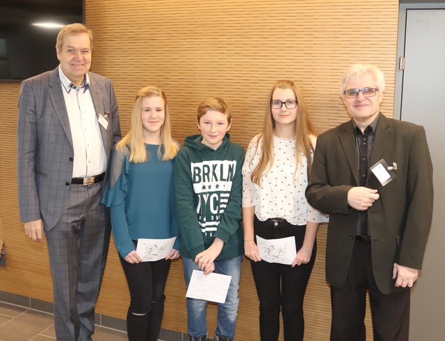 RR Josef Hörndler, Emma Krieger, Lorenz Wagner, Nadine Fellner und SR Josef Penzendorfer | Foto: Lugmayr