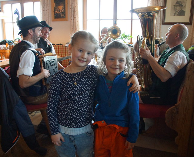 "Londjaga" Fanclub: Elisabeth Schmuck und Jana Wimmer
