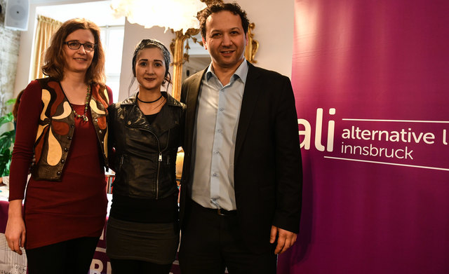 Spitzenkandidat Mesut Onay (re.) führt mit Irene Labner (li.) und Diren Cakmak die Liste bei der Gemeinderatswahl an.
Gruppenbild
v.l LABNER Irene, CAKMAK Diren ,ONAY Mesut