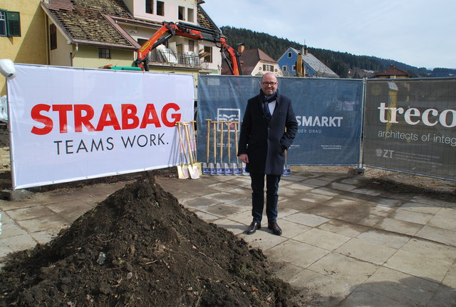 Hermann Regger bedankt sich bei der Stadtgemeinde
