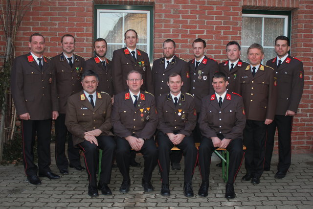 Hufnagl, Pramendorfer, Forstinger und Altmann (vorne, v.l.) mit den Kommandomitgliedern. | Foto: Anton Pillichshammer