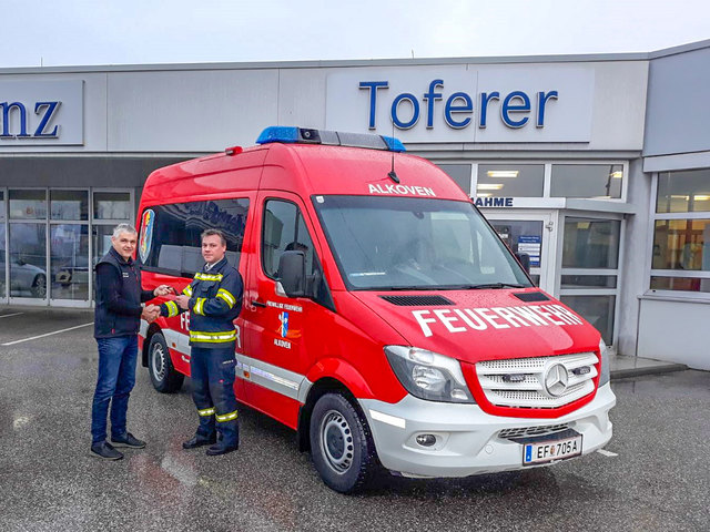 Erstmals in der Geschichte der FF bekommt sie ein nagelneues Transportfahrzeug. | Foto: FF Alkoven