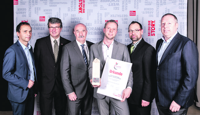 Lukas Brunmayr (4. v. l.) am ersten Platz: am Bild Siegfried Pramhas, P. Guttmann, M. Benischko, K. Autengruber, E. Riegler.