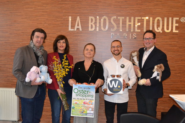 Stadtrat Matthias Wobornik, Sabina Hofstädter (Seth Hairspa), Sabine Verhoeven (Bini Kindermoden), Fabian Mischek (Wutscher Optik) und Stadtrat Andreas Minnich freuen sich auf viele und glückliche Kunden.