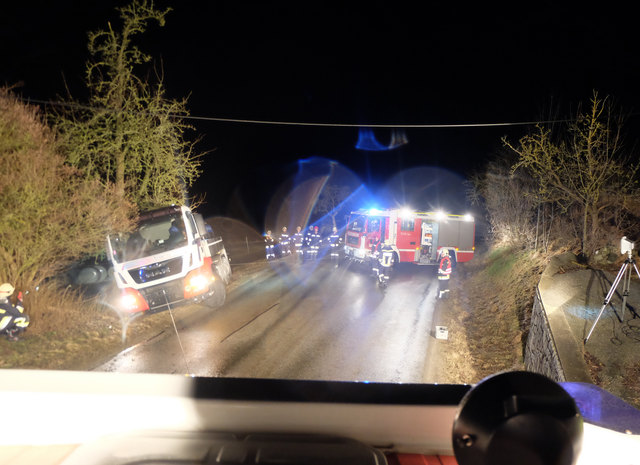 Ein Lkw war von der Straße abgekommen.