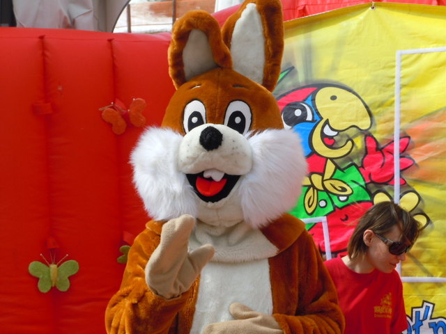 So ein großer Hase hat bestimmt viele tolle Ideen beim Osterfamilienfest im Angertaler Skizentrum. | Foto: Gasteiner Bergbahnen