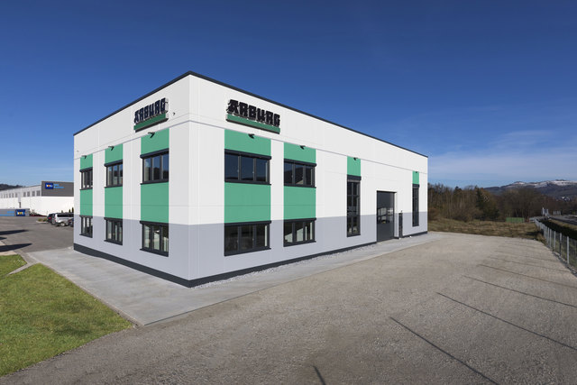 Das neue Arburg Technology Center bietet alles unter einem Dach: Beratung, Schulung, Ersatzteile und Service.