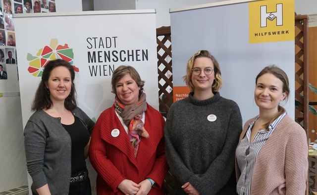 Unkompliziert weiterhelfen: Eva Bertalan (l), Leiterin des Zentrums,freut sich, dass in Hernals die "Stadtmenschen" starten.