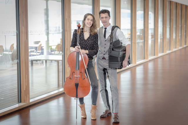 Die ProtagonistInnen Sophie Abraham und Herbert Pixner bei der Präsentation des Filmprojektes Musik entdecken.