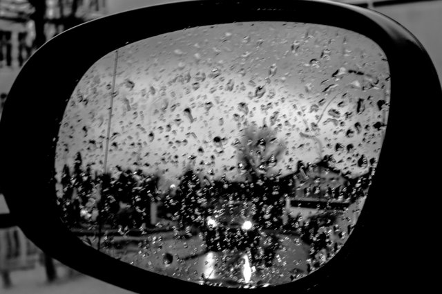 Schwechat aktuell; 7,2 Grad, Regen, Südwind 17 km/h,rel. Feuchte 96%.....