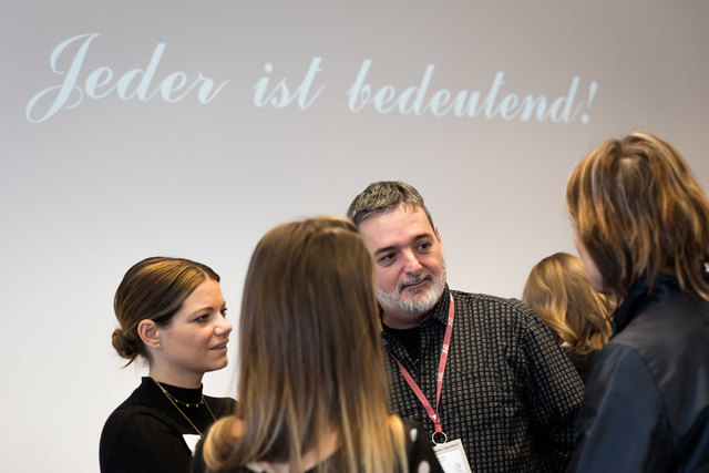 Wertschätzung im Vordergrund | Foto: OTOMO Studio