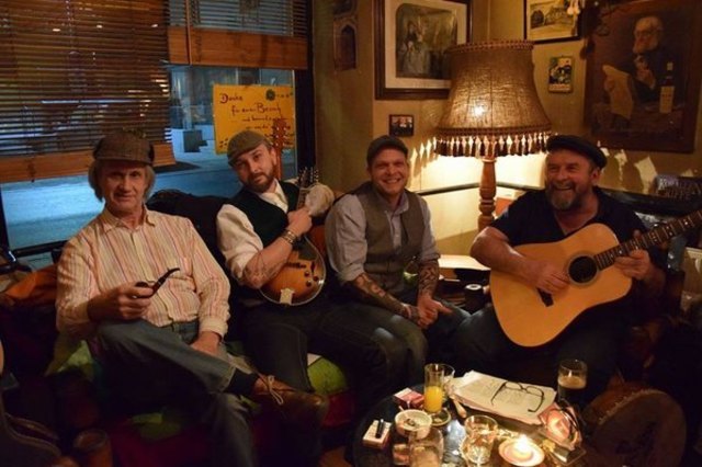 Irish Folk mit Desmond Doyle & The Volunteers.﻿