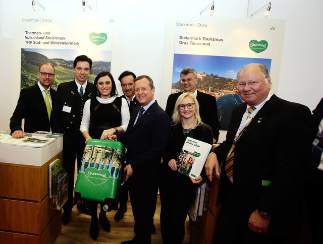 Thomas Brandner (2.v.l.) hat auf der ITB in Berlin die Region Süd und Weststeiermark repräsentiert. | Foto: ÖW/Paulenz
