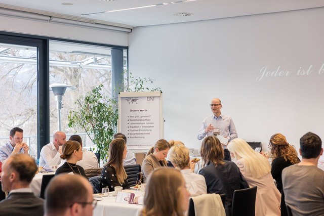 Harald Bösch - Der Energieplaner moderierte mit Irina Juen von Pep Solutions durch das Frühstück | Foto: OTOMO Studio