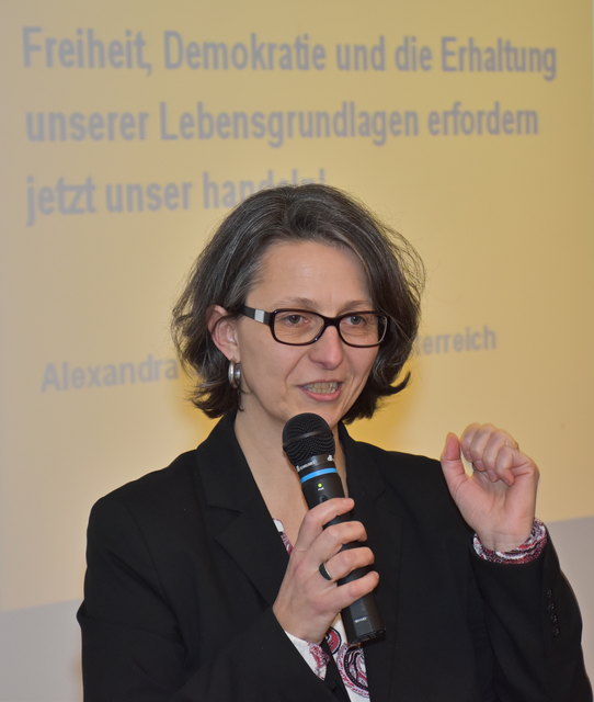 Die Vortragende Mag Alexandra Strickner der Wirtschaftsuniversität Wien und von Attac Österreich