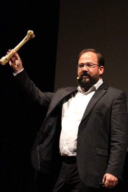 Verhaltensforscher Gregor Fauma zog aus menschlichem Verhalten Parallelen zum Tierreich.