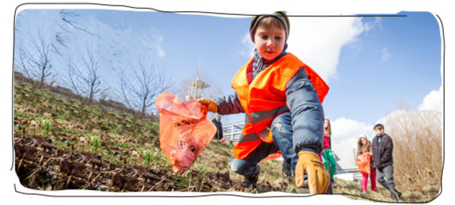 Gemeinsam wird die Gemeinde von Abfällen gereinigt. | Foto: privat