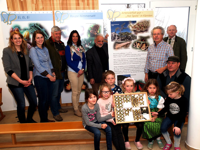 Bürgermeister Hans Jörg Kerschbaumer, Direktor Stv. Christian Wieser vom Landesmuseum für Kärnten, Vizebürgermeister Markus Ressi, Direktor Reinhold Gilbert Sattlegger von der Naturpark Partnerschule Zlan, Amtsleiterin Christina Heilinger, das Naturpark Weißensee Team mit Geschäftsführer Robert Heuberger, Petra Kanabether und Robert Röbl | Foto: KK/Naturpark Weissensee