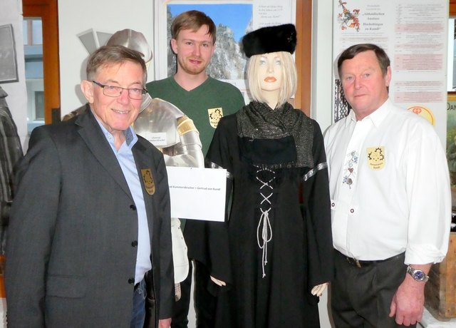 Chonrad Kummersbrucker und seiner "Kuntlburg" wurde von Jakob Mayer, Christoph Sappl und Heinrich Fuchs mit Hilfe von Fotos und Rekonstruktionen nachgespürt.