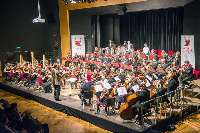 Das Mürztaler Sinfonieorchester: 75 Musiker wirken beim Jubiläumskonzert am 23. März im Stadtsaal mit. | Foto: schrotthofer/fotomuerz