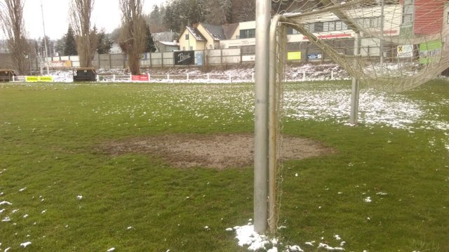 Warten in Straßgang: Der Platz ist noch nicht bespielbar. | Foto: KK