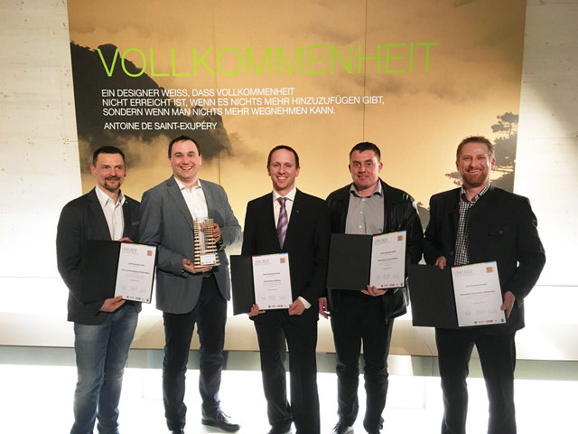 Das stolze Graf-Holztechnik Team beim Holzbaupreis: 
Ing. Stefan Inschlag (Abteilungsleiter), Ing. Bernhard Stundner (Kalkulation), ZM Ing. Thomas Prinz (Bauleiter), Johannes Braun (Polier) und Ing. Wolfgang Steger (Werksleiter) | Foto: Leyrer + Graf