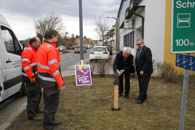 Hammer zwei: Bürgermeister Leopold Winkler mit einem gekonnten Treffer in seiner Heimatgemeinde | Foto: AWS