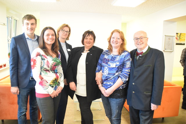 Sven Hergovich, Beate Zeilinger, Romana Weissensteiner-Lenz, Edith Zach, Karin Bachmann und Karl Fakler eröffneten das neue Berufsinfozentrum.