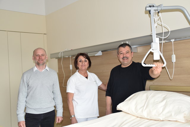 Verwaltungsdirektor Arnold Maier, Primaria Gabriela Andre-Tschinkel und Pflegedienstleiter Marko Buttazoni (v.li.) | Foto: Friessnegg