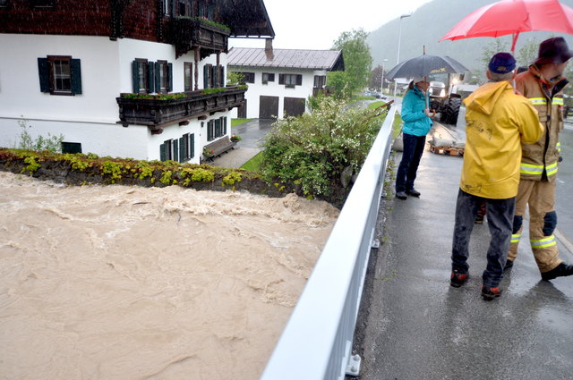 Am Haselbach in Waidring kam es wiederholt zu kritischen Situationen (Bild: Hochwasser Juni 2013).
