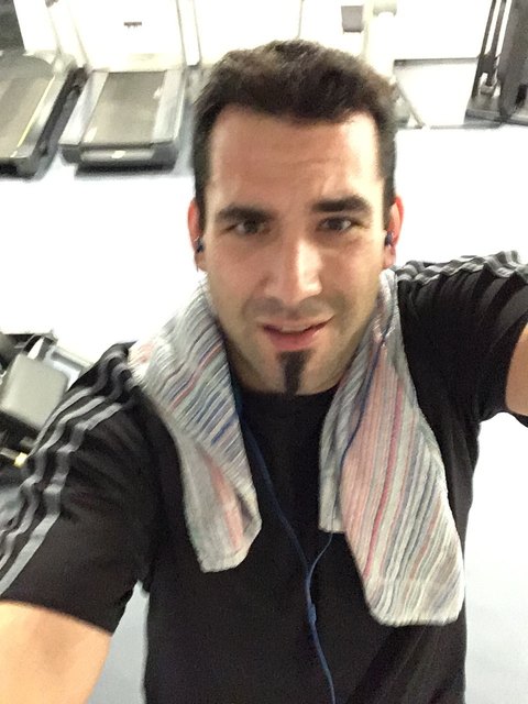 Lokalaugenschein: BEZIRKSBLÄTTER-Redakteur Stefan Scheiblecker am Ergometer.