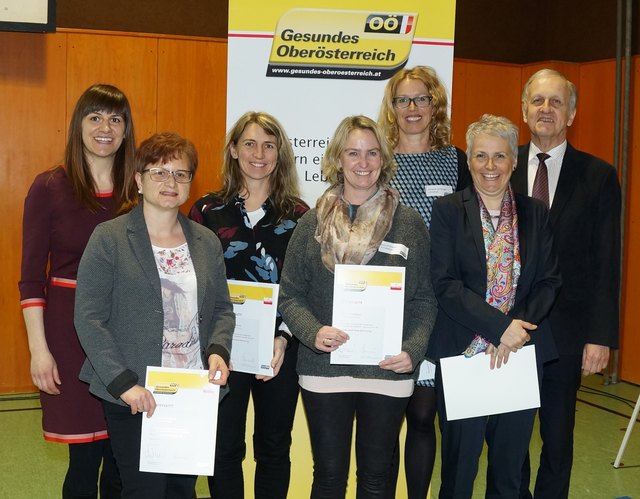 v.l.n.r.: Michaela Mayer, Pauline Kinzlbauer, Kornelia Zauner, Doris Grünbart, Elisabeth Spitzlinger, Petra Stelzer, Heinrich Gmeiner