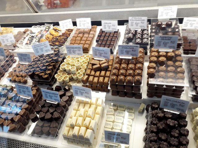 mittelburgenländische Kaestn und Nuss auch in den Produkten der Manufaktur Spiegel