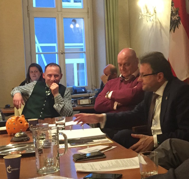 Vizebürgermeister Anton Fuchs (Mitte) nahm Gemeinderat Markus Reitsamer in Sachen Museum der Stadt Bad Ischl hart in die Kritik.