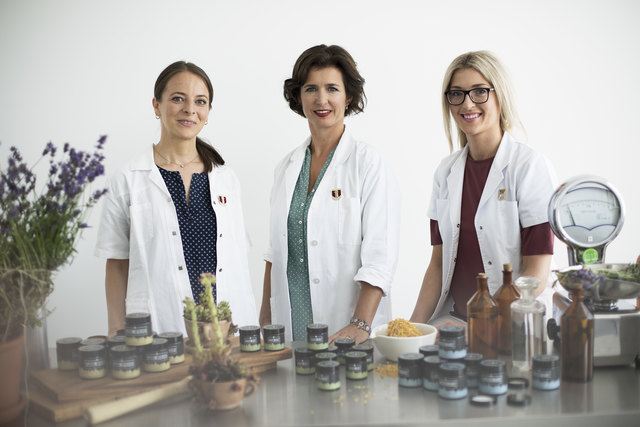 Ute Zeppetzauer, Julia Rothenthal und Marija Simicic (von links). | Foto: Zerox Pharmacosmetics