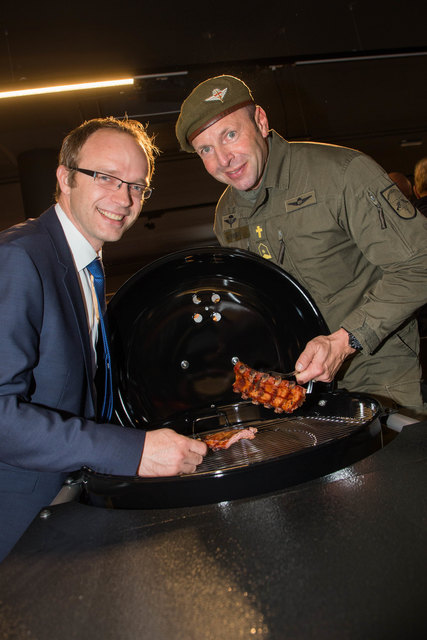 Hallwangs Bürgermeister Johannes Ebner mit Hallwangs Pfarrer und Militärseelsorger Richard Weyringer. | Foto: Mike Vogl