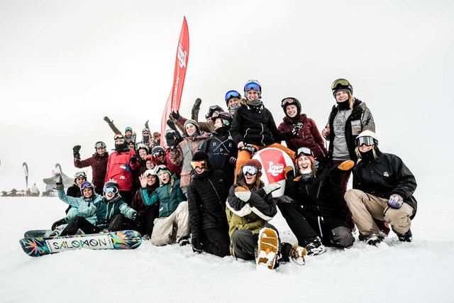 Die Shred-Queens waren im Golden Roof Park in der Axamer Lizum und hatten sichtlich jede Menge Spaß! | Foto: young mountain media / QParks