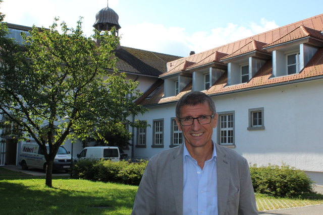 LWS Burgkirchen: Die Landwirtschaftliche Berufs- und Fachschule Burgkirchen legt den Fokus auf Berufsorientierung, die Vorbereitung auf den Lehrberuf und Lehrzeitanrechnung. Die Ausbildung an der dreijährigen berufsbildenden mittleren Schule bereitet auf das Führen eines landwirtschaftlichen Betriebes vor. Der Facharbeiterbrief kann hier absolviert werden. „Unsere Schüler sind vielseitig und praxisorientiert“, weiß Direktor Max Mayer. Die LWS ist eine Internatsschule. Mehr auf: www.lws-burgkirchen.at | Foto: Ebner