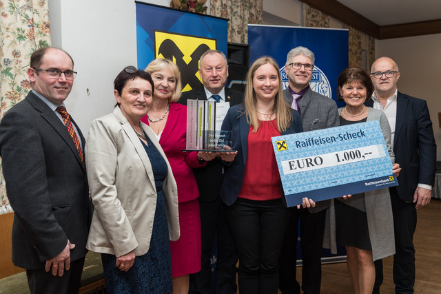 Kirchschläger-Preisverleihung: Bürgermeister Josef Wögerbauer, Kunstwerkgestalterin Monika Kehrer, Bezirkshauptfrau Wilbirg Mitterlehner, Hermann Stallinger (Bezirksblasmusikverbandsobmann), Preisträgerin Christine Niedersüß, Raika Geschäftsstellenleiter Adolf Wiesinger, Soroptimistinnen-Präsidentin Club Rohrbacher Land Erika Leibetseder und Hauptorganisator Josef Eibl.