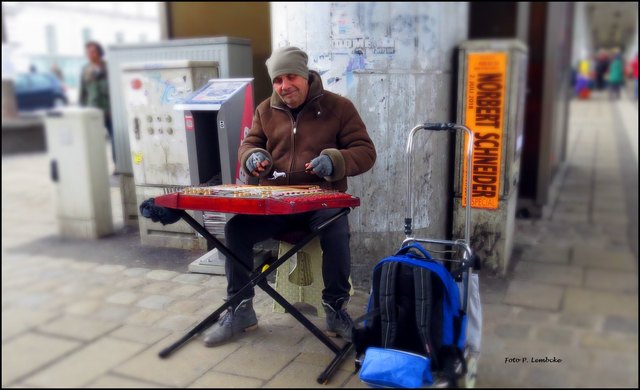 Mit der Musik wurde das Warten auf die Straßenbahn zum Genuss.