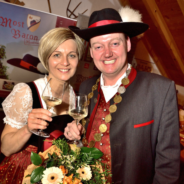 Der neue Primus der Mostbarone Michael Oberaigner mit Gattin Monika.