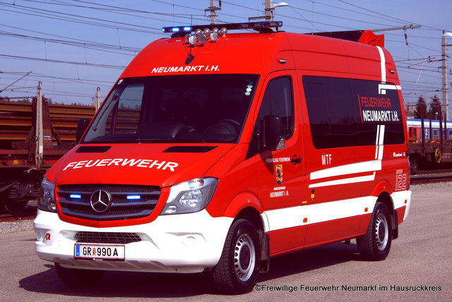Das neue Mannschaftstransportfahrzeug der Freiwilligen Feuerwehr Neumarkt im Hausruckkreis.