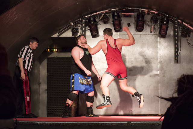 Im Weberknecht: Mirko (li.) gegen Donninger.