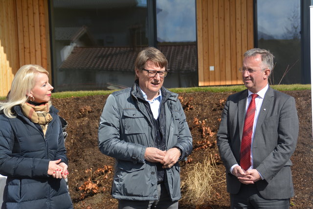 LA Barbara Schwaighofer (VP), NHT-GF Hannes Gschwentner und Bgm Andreas Ehrenstrasser (v.l.).