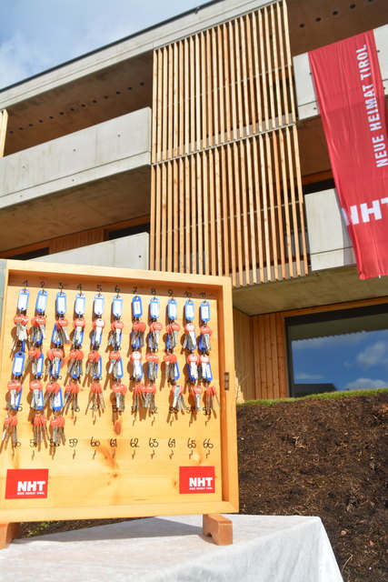Schlüsselübergabe der NHT in Niederbreitenbach.