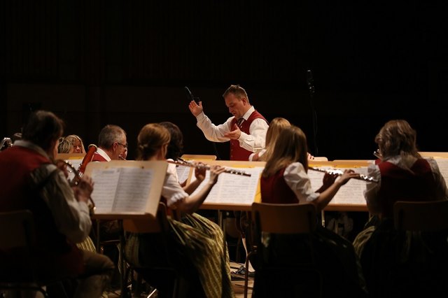 Kapellmeister Helmut Konrad bot den Zuhörern ein abwechslungsreiches Programm.