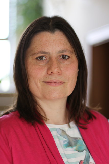 Gabi Russinger ist Bio-Seminarbäuerin und hält selbst ein Dutzend Hühner.