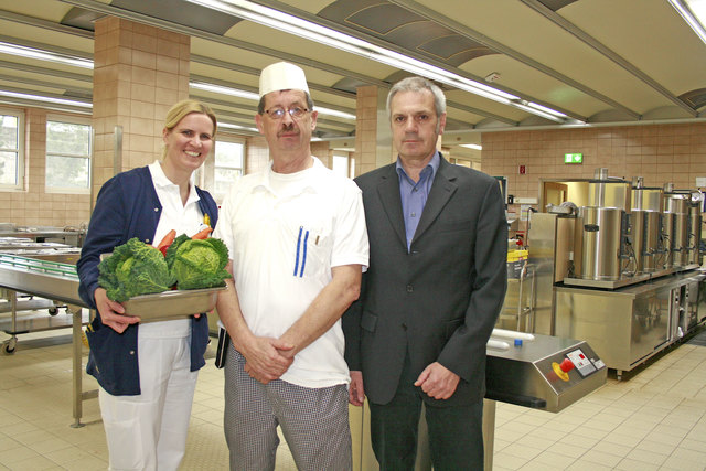 Pro frische Küche: Diätologin Martina Haider, Küchenchef Josef Moser und Anton Schragl vom Landesklinikum Scheibbs. | Foto: Landesklinikum Scheibbs