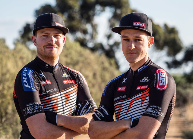 Manuel Pliem (l.) und David Schöggl (r.) mussten nach einem Sturz beim Cape Epic früh aufgeben. | Foto: CC Films