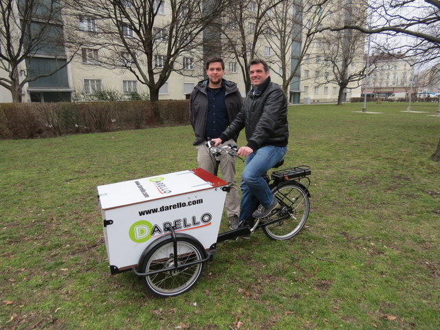 Bis zu 250 Kilogramm können auf den Lastenrädern von Emanuel Koschier (l.) und Philipp Augustin transportiert werden.